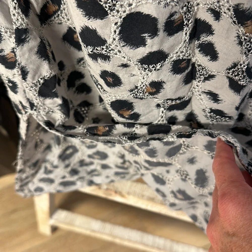 KATE Landry Dress Medium Leopard Print w pockets and size slit. Oversized - Picture 11 of 13